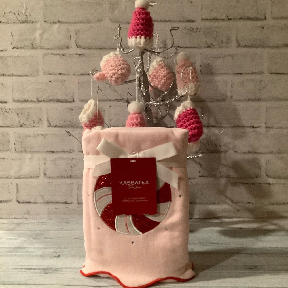 Kassatex Set Of 2 Glitter Peppermint Hand Towels